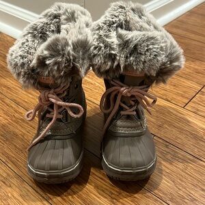 Good condition Size 8 toddler girl London Fog fur lined snowboots